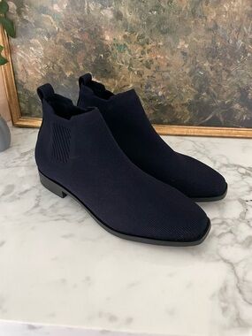 Vivaia Ryan Pro Chelsea Boots Navy Blue Size 7.5 Water Repellent Square Toe